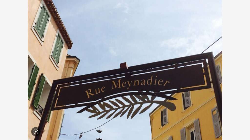 DAB local commercial 35m² rue piétonne à Cannes