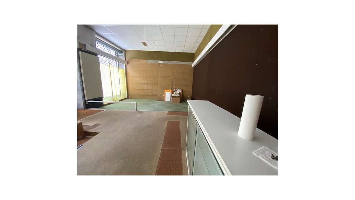 Cède local de 100m² belle exposition à Chambéry