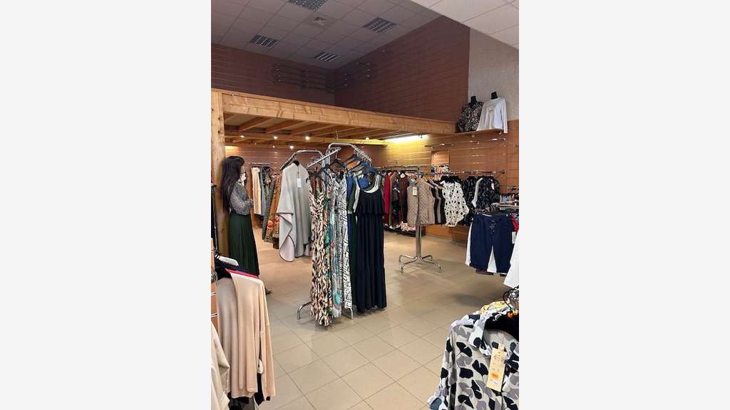 Cède bail local commercial de 235m² en zc à Mions