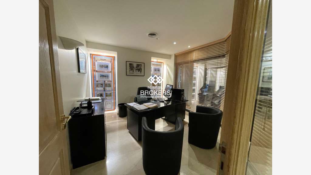 DAB boutique 157m² axe stratégique du Vieux Nice  