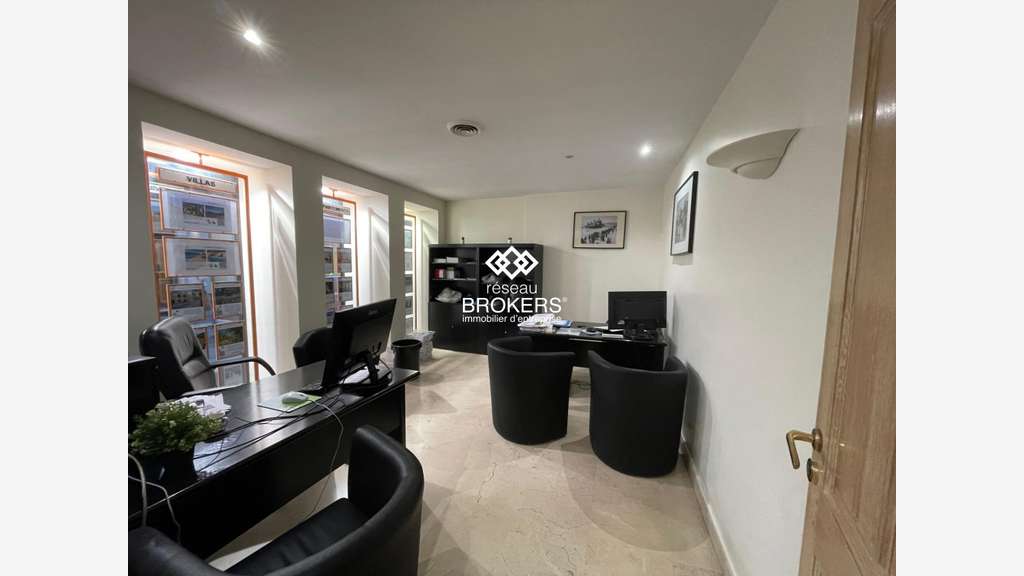DAB boutique 157m² axe stratégique du Vieux Nice  