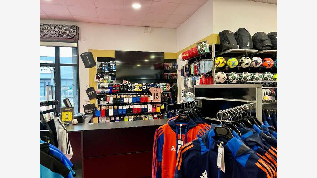 DAB local 240m² zone des Couleures Valence