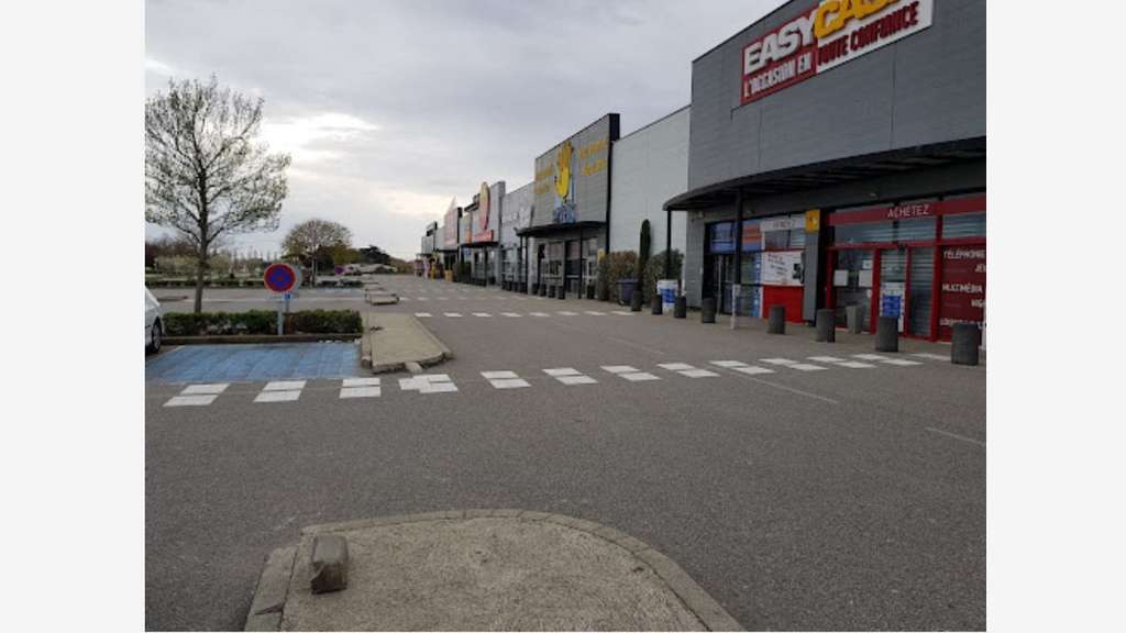 DAB local 240m² zone des Couleures Valence