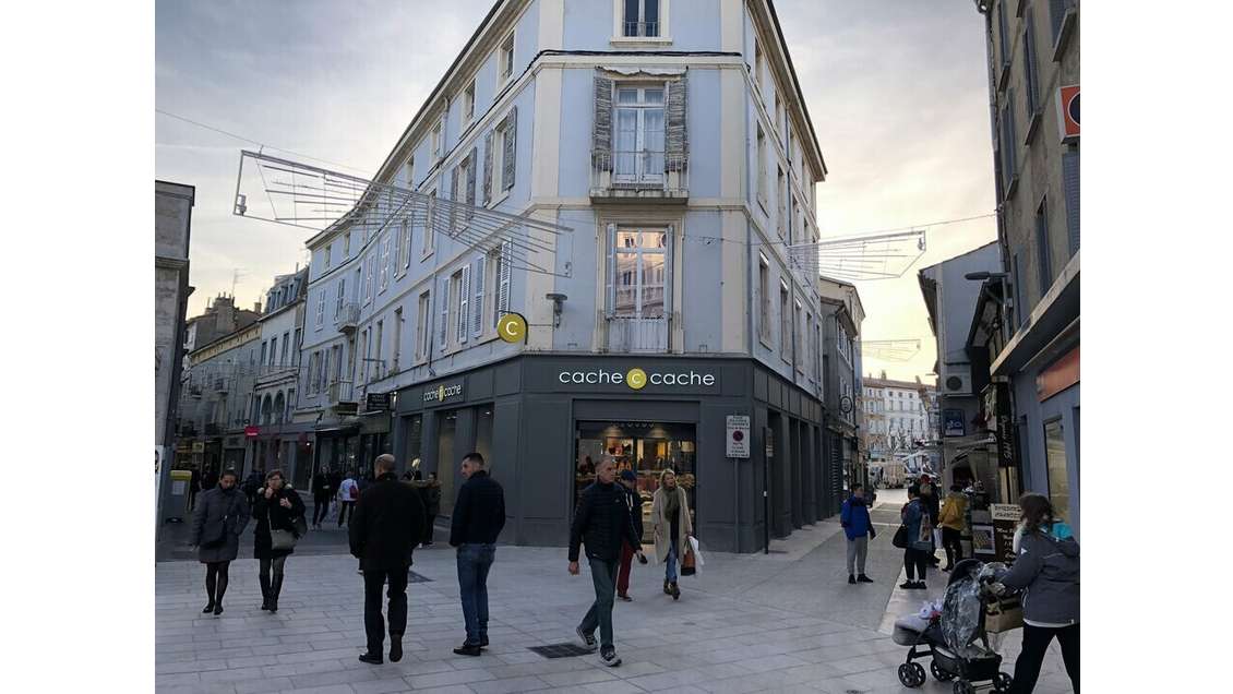 À céder droit au bail local de 60m² à Valence