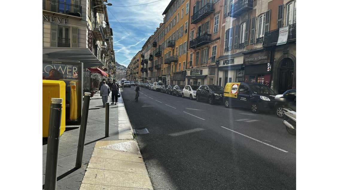 A vendre droit au bail local d'angle Nice Cassini