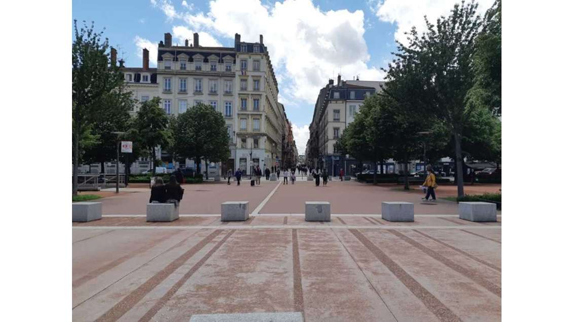 DAB local d'angle 120m² à Lyon 69002 Presqu'île