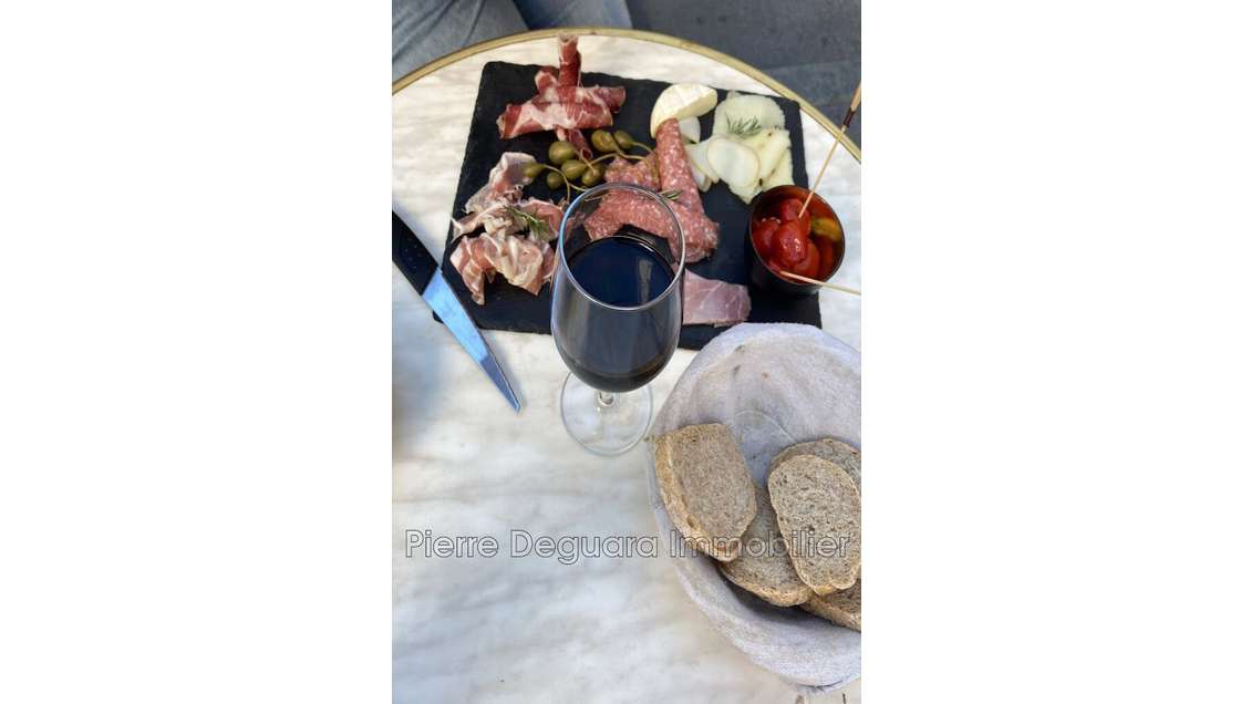 Cède bail bar tapas 100m² proche centre ville Sète