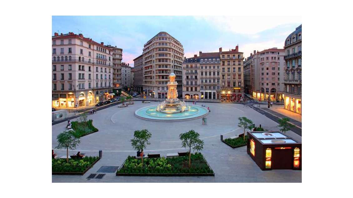 DAB local 45m² rue commerçante à Lyon 2e Jacobins