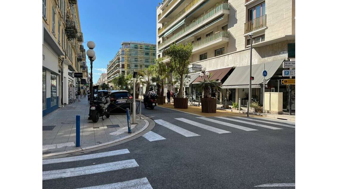 DAB local 45m² sur 2 niveaux à Nice centre 