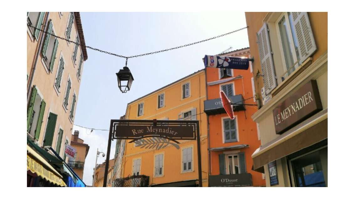 DAB magasin d'angle 40m² à Cannes Rue Meynadier