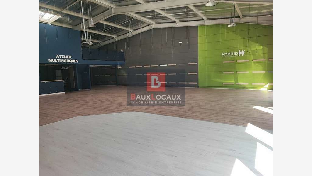 Droit au bail commerce 317m² à Salon-de-Provence