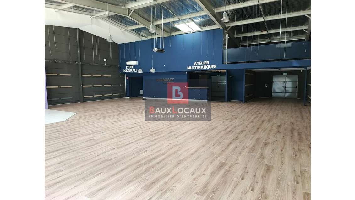 Droit au bail commerce 317m² à Salon-de-Provence