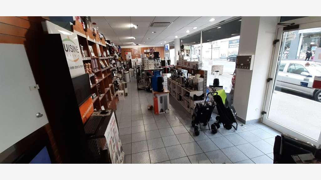 DAB superbe local commercial 130m² à Saint-Fons