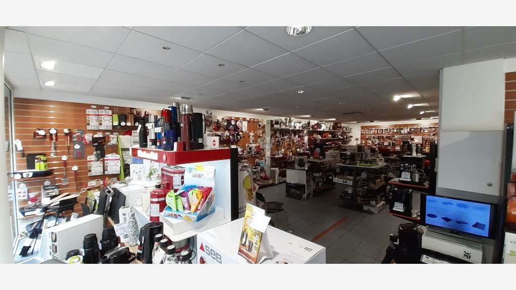 DAB superbe local commercial 130m² à Saint-Fons