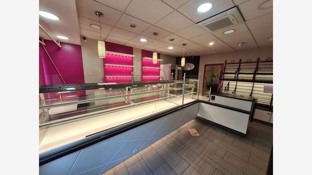 DAB local ancienne boulangerie 235m² à Versailles