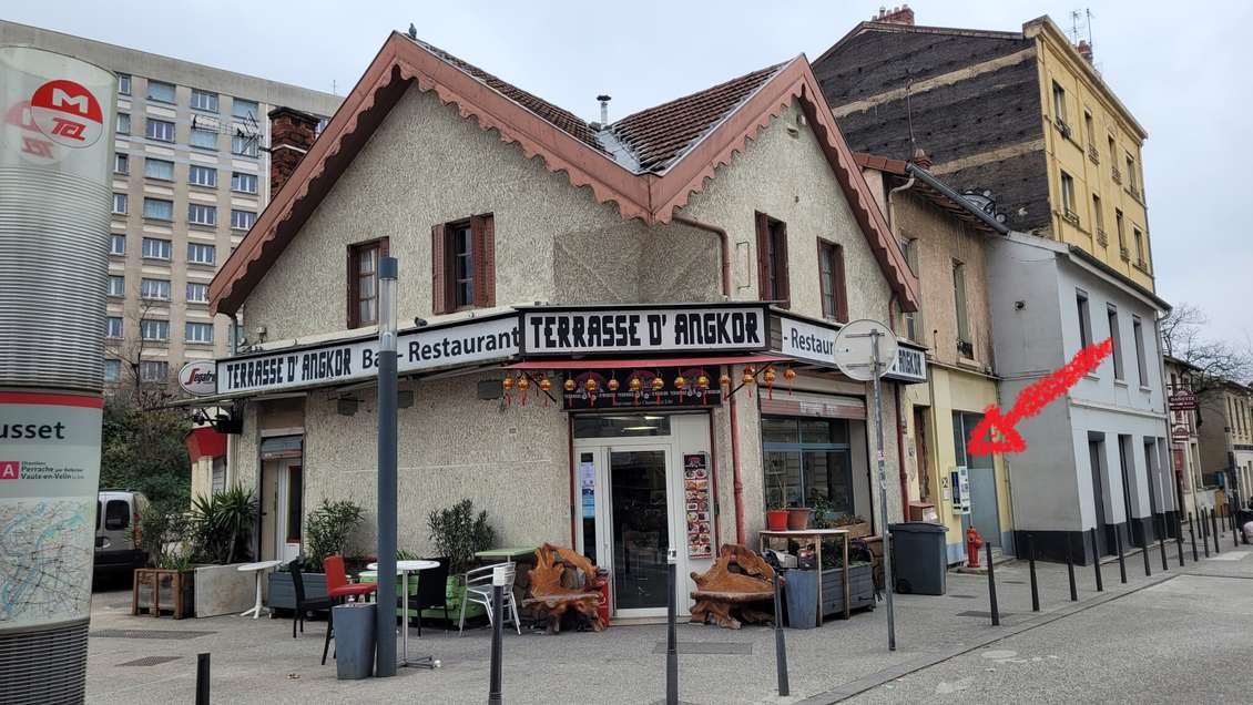 DAB local 100m² avec vitrine à Villeurbanne Cusset