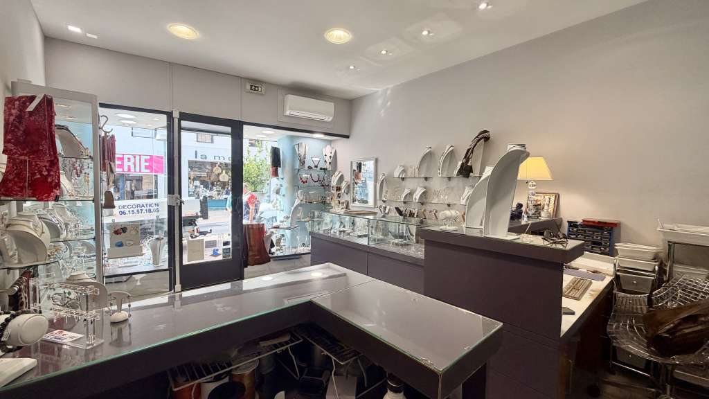 Opportunité cession DAB local 23m² à Hyères