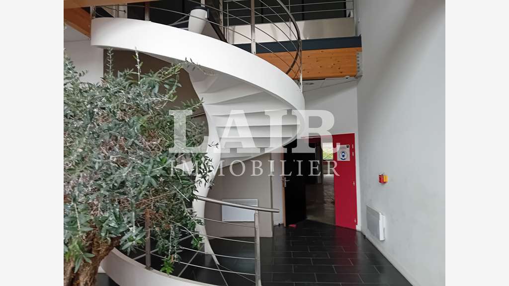 À vendre bâtiment industriel 3000m² zai Berd'huis