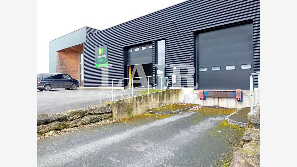 À vendre bâtiment industriel 3000m² zai Berd'huis