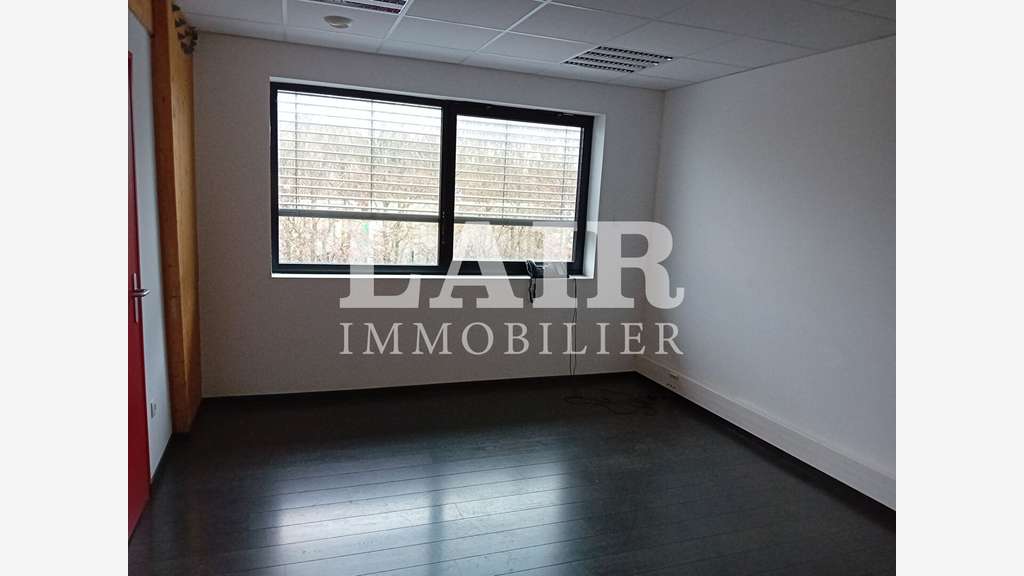 À vendre bâtiment industriel 3000m² zai Berd'huis