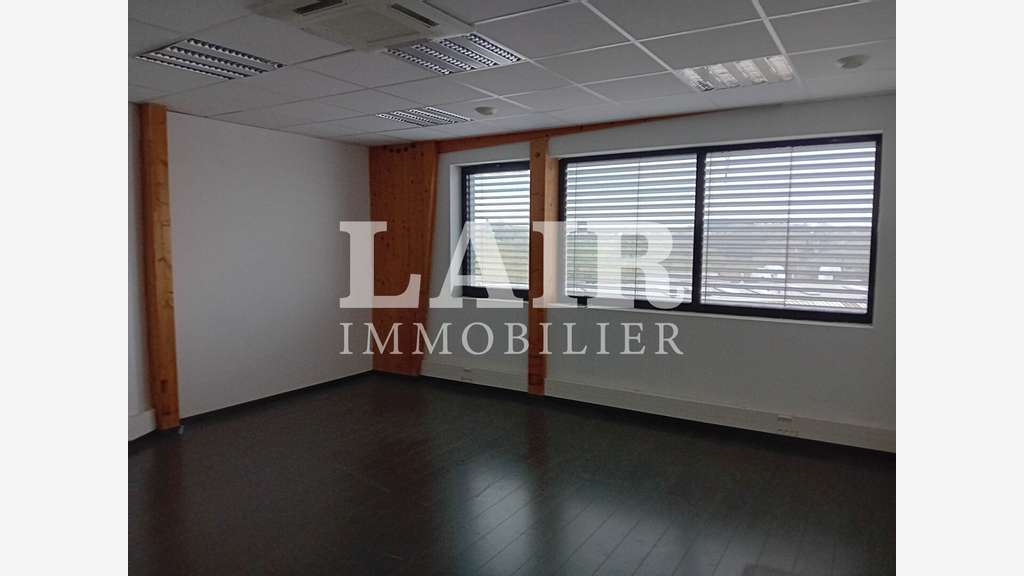 À vendre bâtiment industriel 3000m² zai Berd'huis