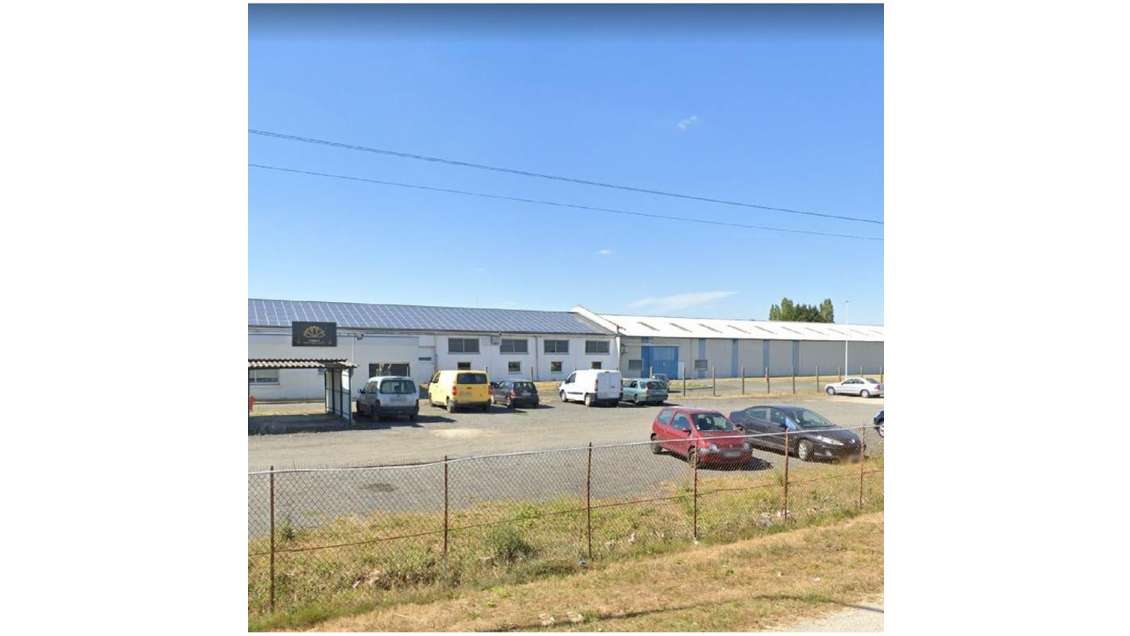 À louer 2 entrepôts de 2 400m² proche d'Orléans