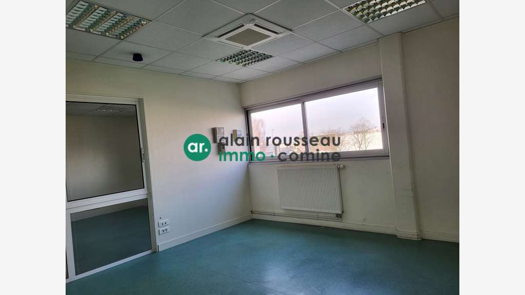 A louer bureaux de 310m² en R+1 à Beaucouze