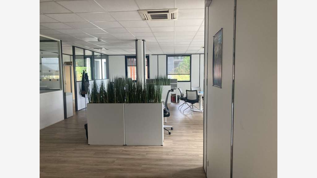 A louer bureaux 340m² à La Rochelle ZFU La Pallice