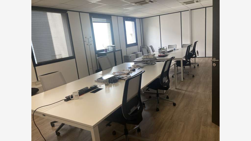 A louer bureaux 340m² à La Rochelle ZFU La Pallice