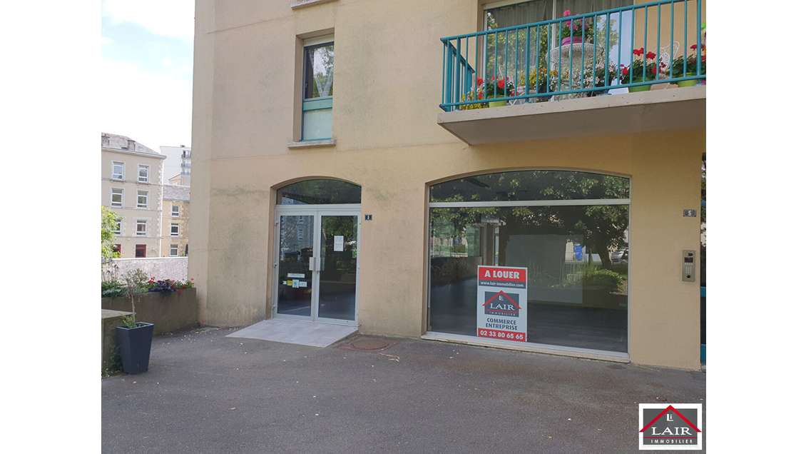 A louer local commercial 110m² parkings à Alençon