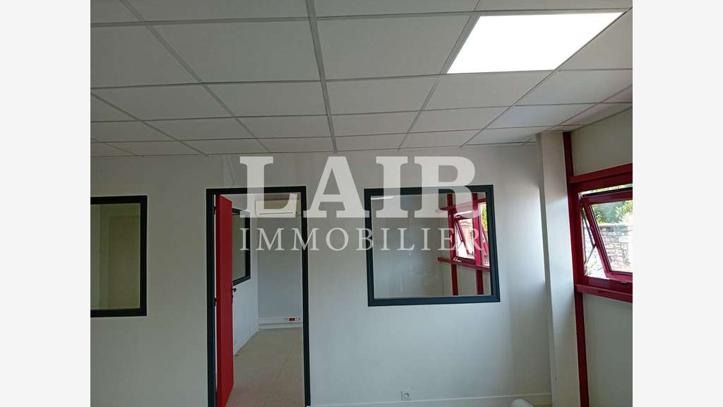 A louer bureaux avec réserve de 159m² à Alençon