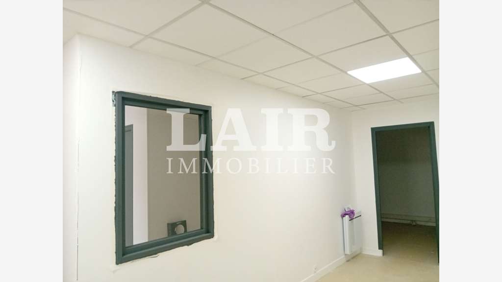 A louer bureaux avec réserve de 159m² à Alençon