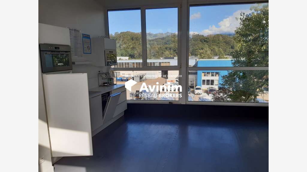 Local d'activité 1593m² à louer Portes de Savoie