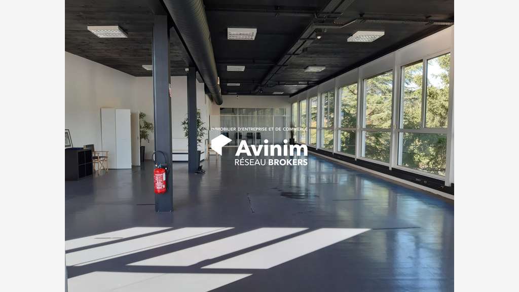 Local d'activité 1593m² à louer Portes de Savoie