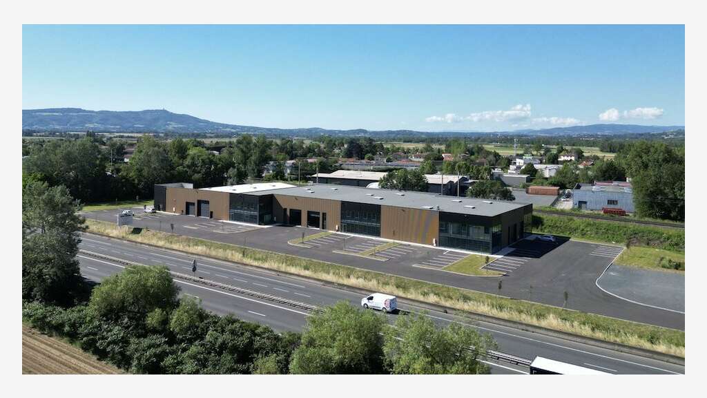 A louer local commercial 956m² à Ambérieux A46