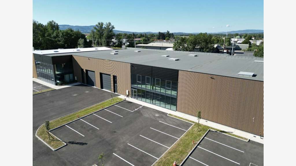 A louer local commercial 956m² à Ambérieux A46