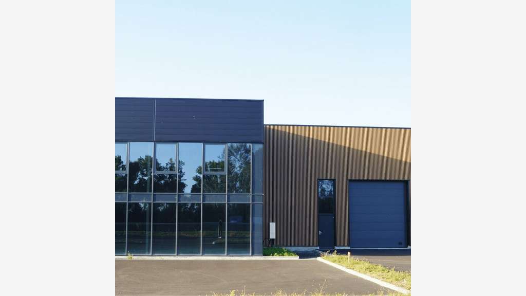 A louer local commercial 956m² à Ambérieux A46