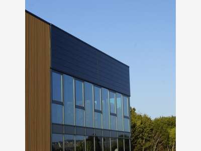 A louer local commercial 956m² à Ambérieux A46