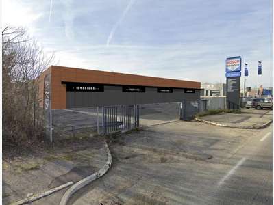A louer local commercial de 355m² à Apt