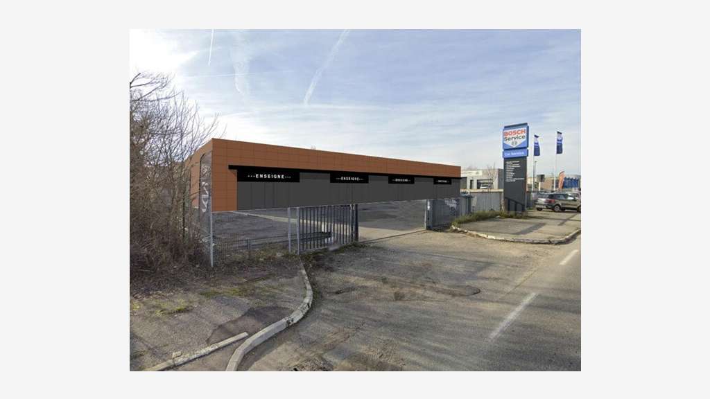 A louer local commercial de 450m² Apt axe central