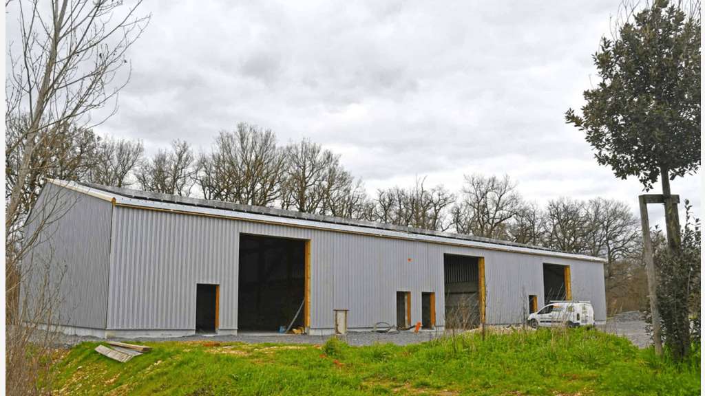 À louer atelier de 200 à 300m² à Laboutarié
