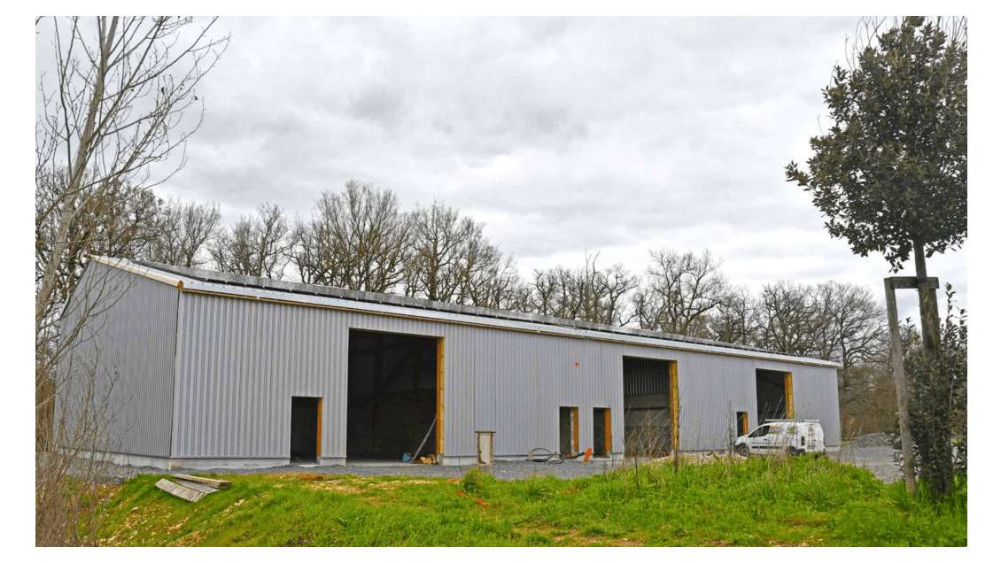 À louer atelier de 200 à 300m² à Laboutarié