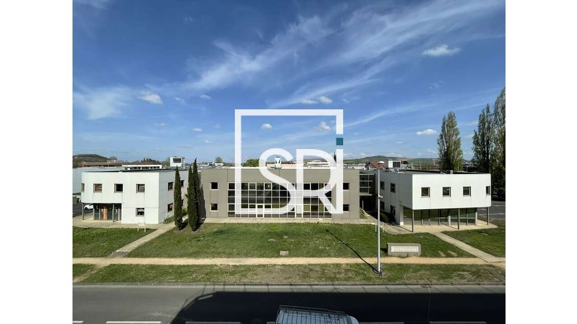 Bureaux de 152m² + parkings à louer à Aubière