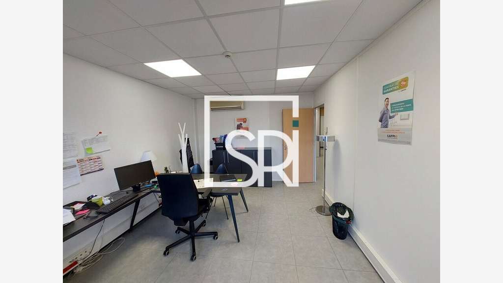 Bureaux de 152m² + parkings à louer à Aubière