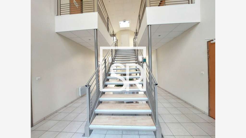 Bureaux de 152m² + parkings à louer à Aubière