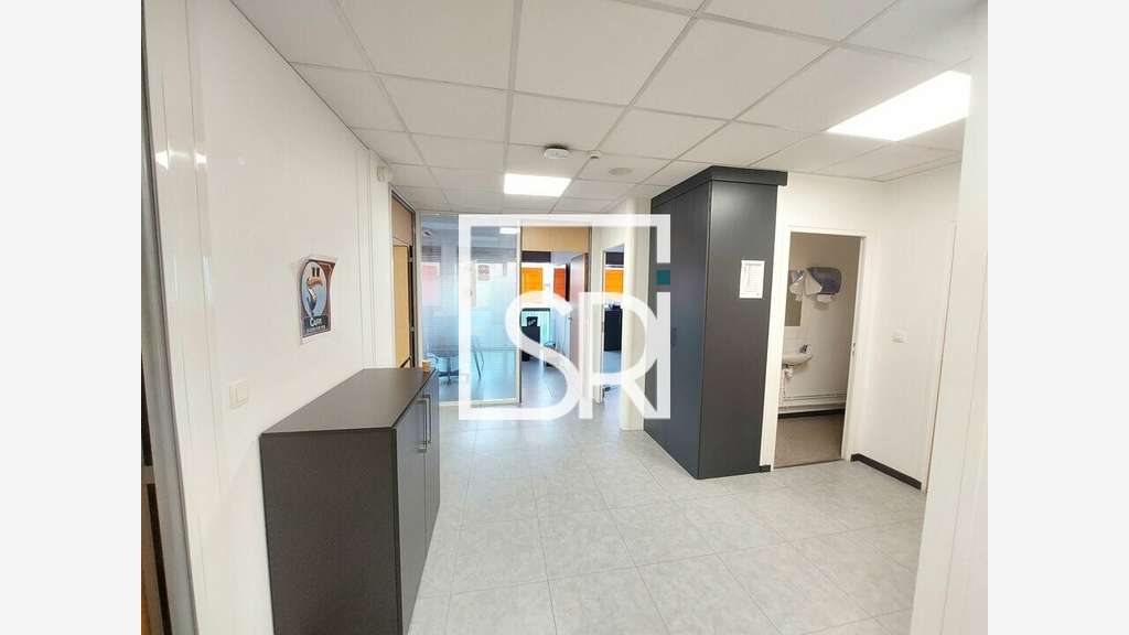 Bureaux de 152m² + parkings à louer à Aubière
