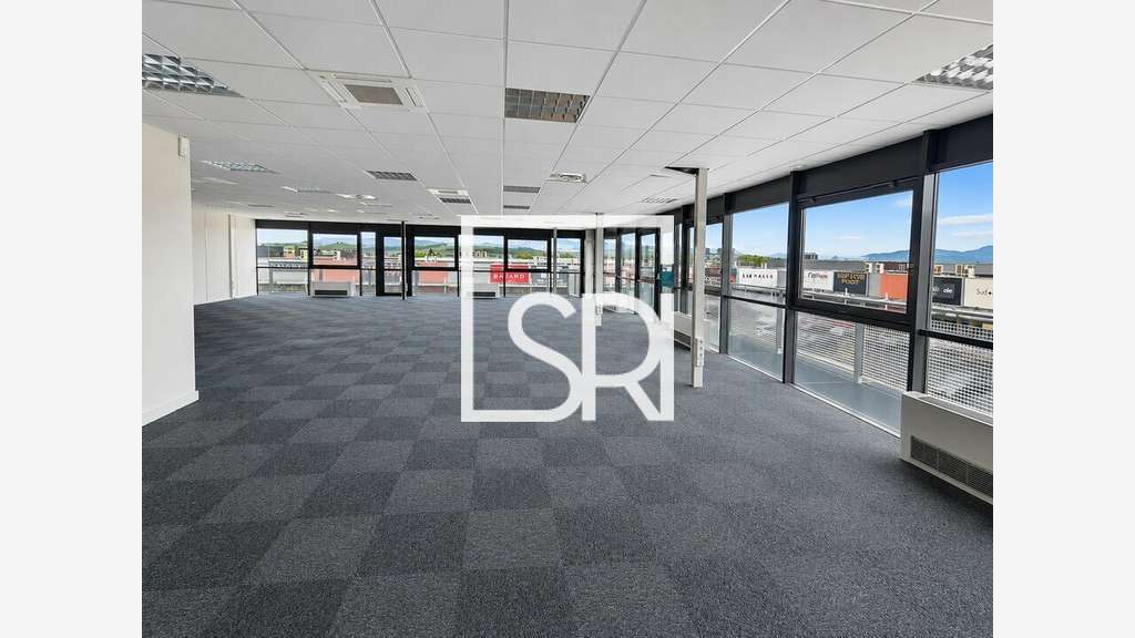 Bureaux de 170m² à louer à Aubière