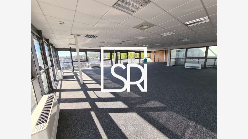 Bureaux de 170m² à louer à Aubière
