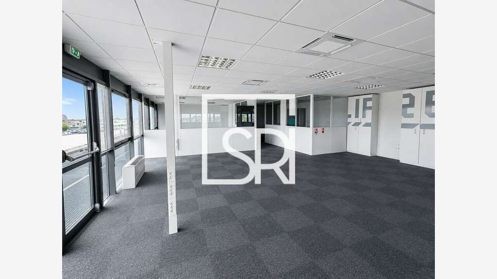 Bureaux de 170m² à louer à Aubière