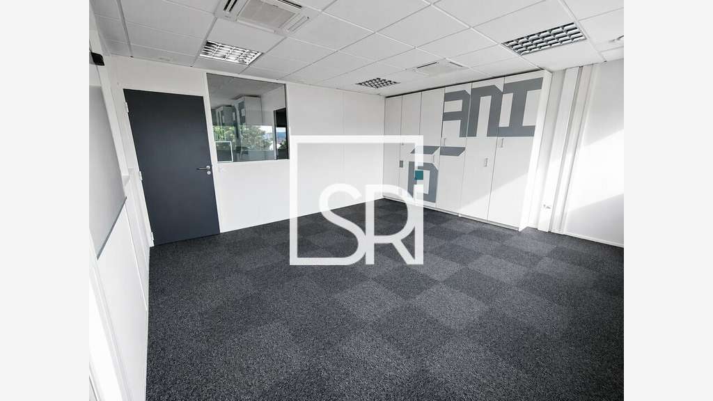 Bureaux de 170m² à louer à Aubière